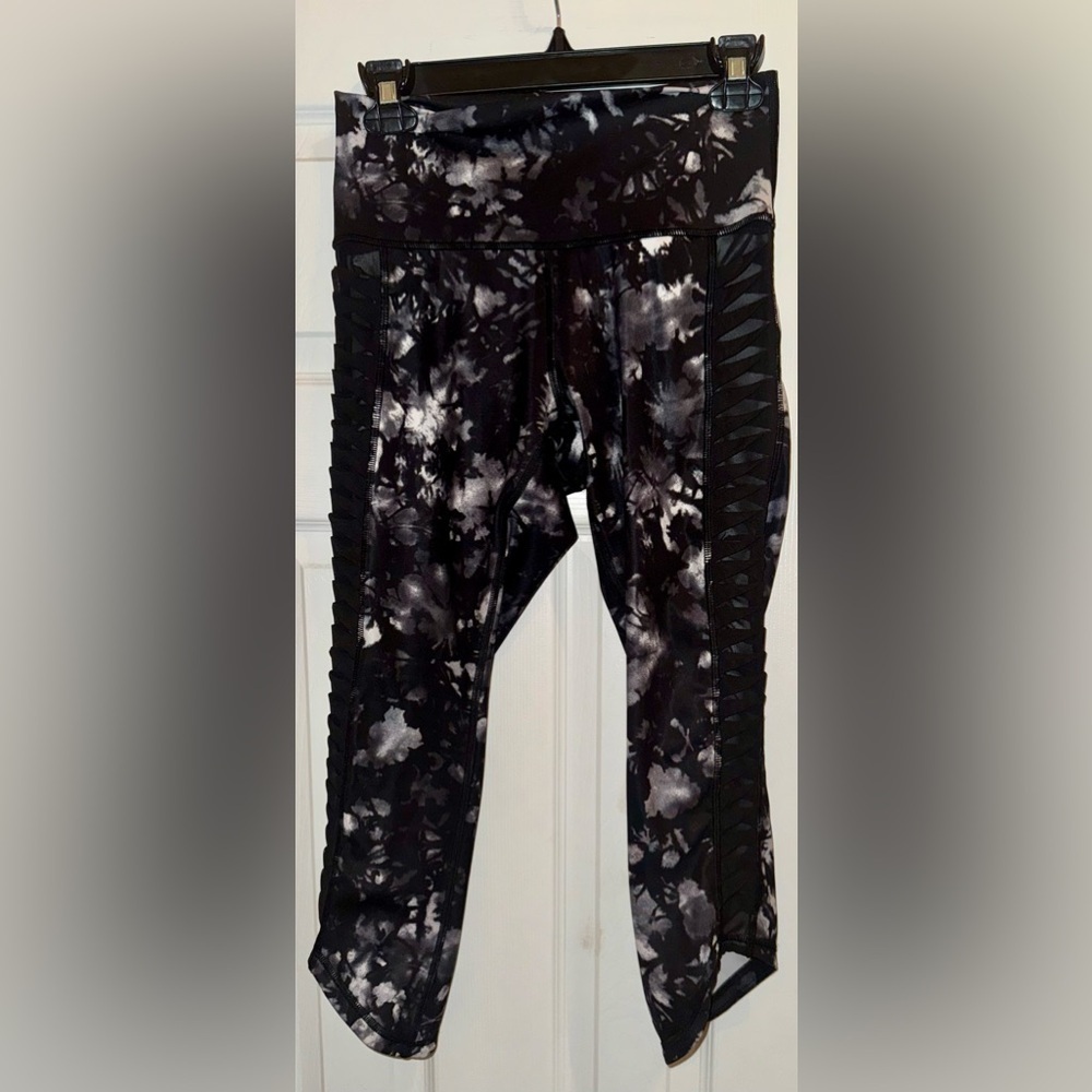 Lululemon Grey and Black Activewear Leggings Pants with Mesh Ruching Size 6 - Picture 4 of 7